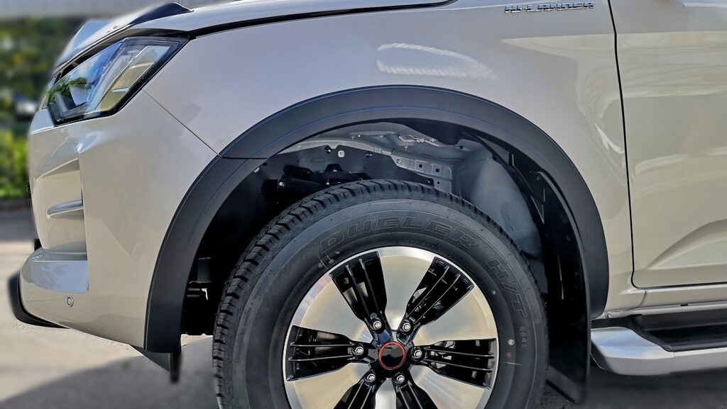 คิ้วล้อ ISUZU D-MAX 2020 ขนาด 3 นิ้ว สีดำด้าน ใส่แล้วเรียบหรู ดูดี 2 c6426eb80f2ab2b091ed6e8e71c15523
