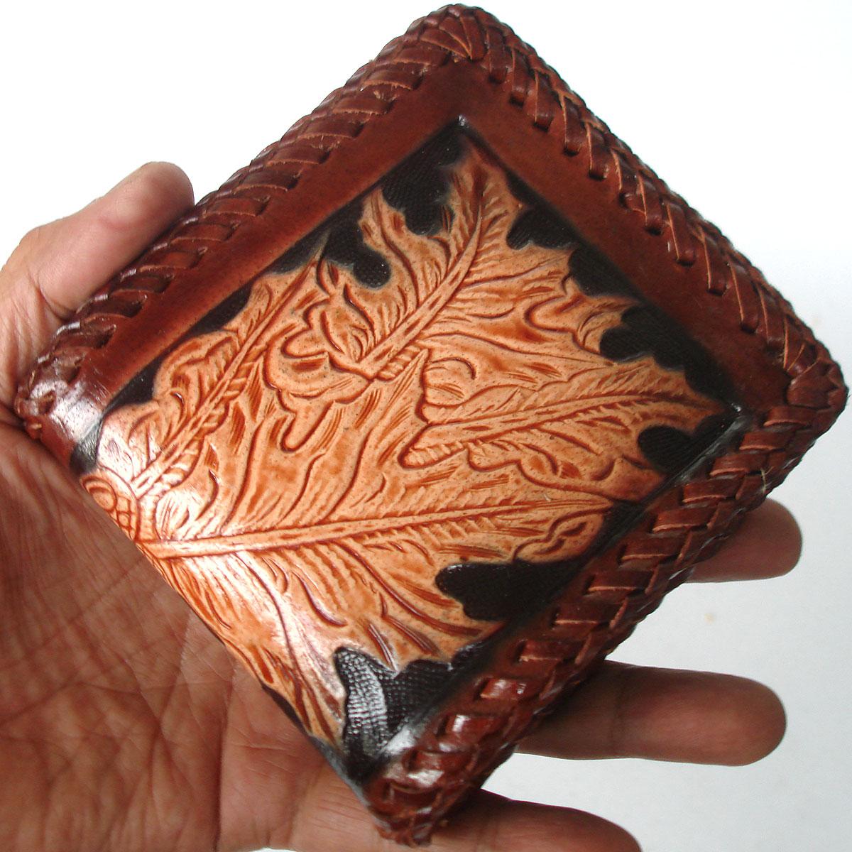 You Link   Beautiful Genuine leather bifold wallet size 4.1 x 4.5 inches กระเป๋าหนังแท้ๆ แบบเท่ๆ สไตล์คาวบอย วินเทจ โดยรอบกระเป๋า เย็บรอบด้วยหนังถักทำมือ มีสเน่ห์มาก ม้าเมิน