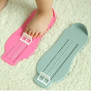 ภาพหน้าปกสินค้าอุปกรณ์สำหรับวัดเท้าเด็ก กระด้านวัดขนาดเท้า (ไม่เกิน size 30) ที่เกี่ยวข้อง