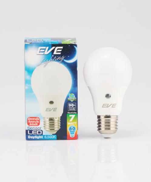 EVE หลอด LED A60 เซ็นเซอร์แสงแดด  7W. เดย์ไลท์ E27 ขาว