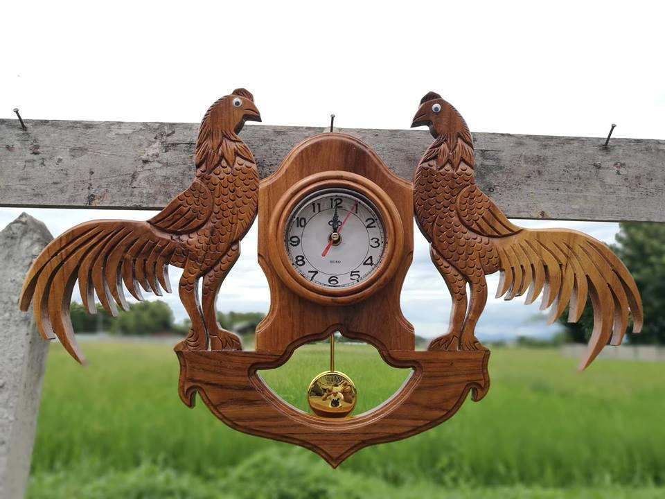 THAILUCKWOOD นาฬิกาแขวนไม้ นาฬิกาไม้สักทองแกะสลัก ไก่คู่ สีไม้สักทอง (เฉพาะหน้าปัดกว้าง 10 ซม.)  นาฬิกาตกแต่ง นาฬิกาแขวนผนัง