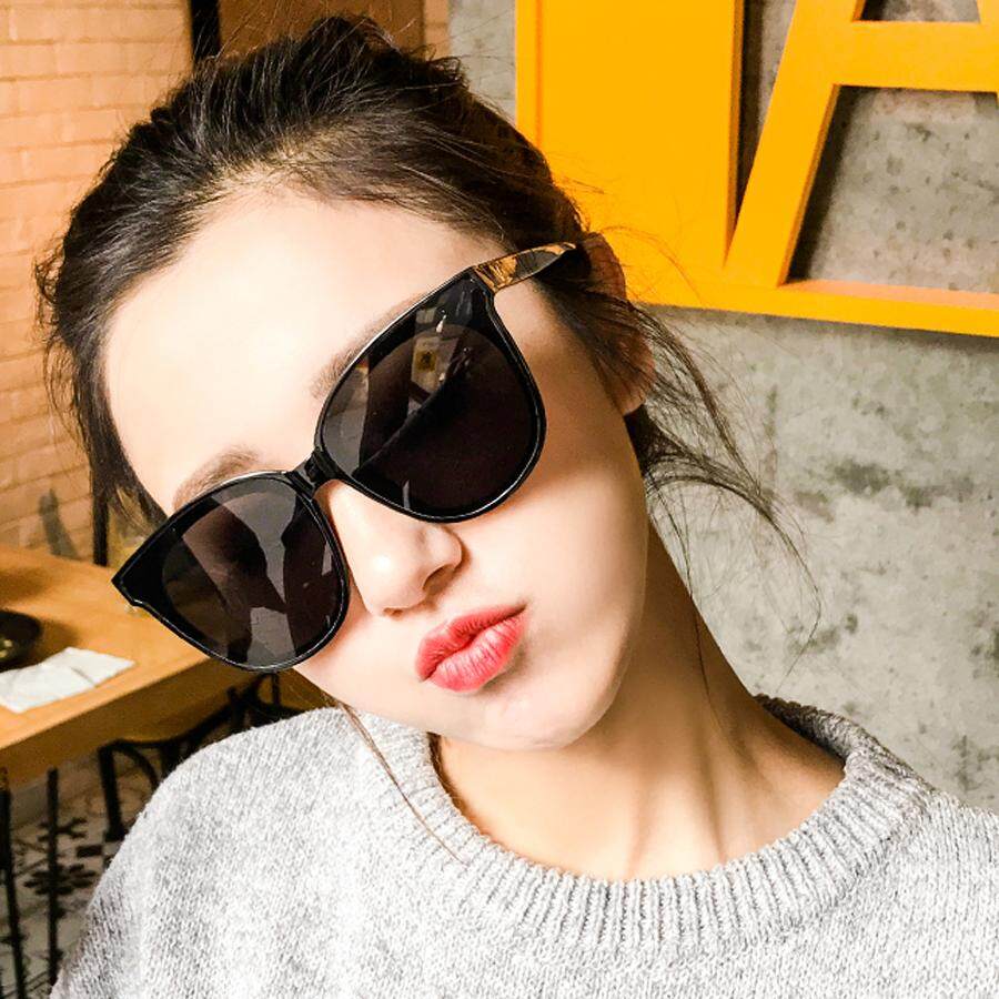 แว่นกันแดดผู้หญิง แว่นตากันแดดแฟชั่นสวยๆ แว่นตาแฟชั่น แว่นกันแดดแฟชั่น แว่นตาเกาหลี แว่นตากันแดดผู้หญิงราคาถูก Sunglasses รุ่น KLG-070 (สีดำ)