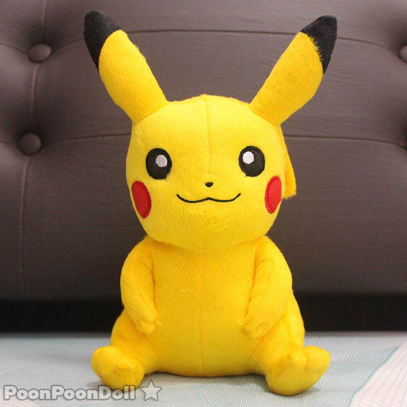 ตุ๊กตา ปิกาจู ตุ๊กตา Pikachu ตุ๊กตา Pikaju ท่านั่ง ตุ๊กตา Doll Plush toys ยี่ห้อ โปเกม่อน โปเกมอน Pokemon กลุ่ม Snorlax Kabigon Hitokage Senikame เหมาะสำหรับเป็น ของขวัญวันเกิด ของขวัญปีใหม่ ของขวัญเด็ก ของขวัญวาเลนไทน์