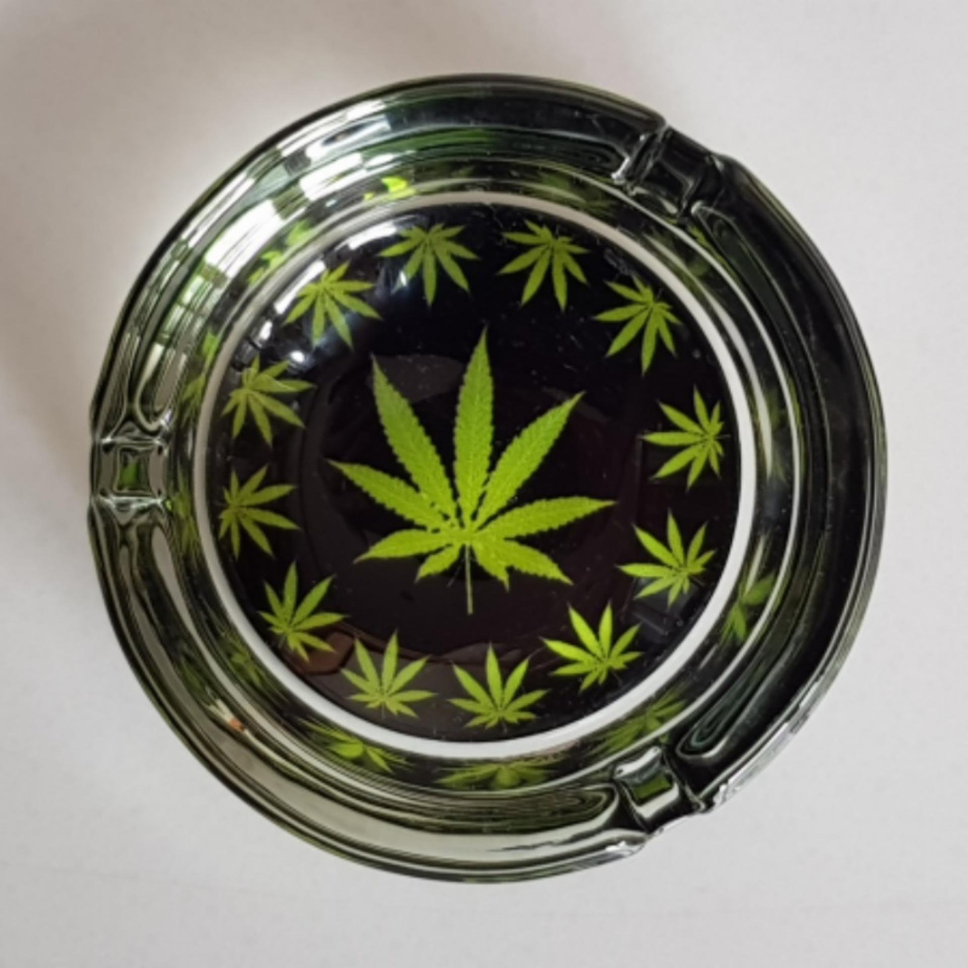 ที่เขี่ยบุหรี่แก้ว Green MJ Leaf Round Glass Ashtray 420 Design