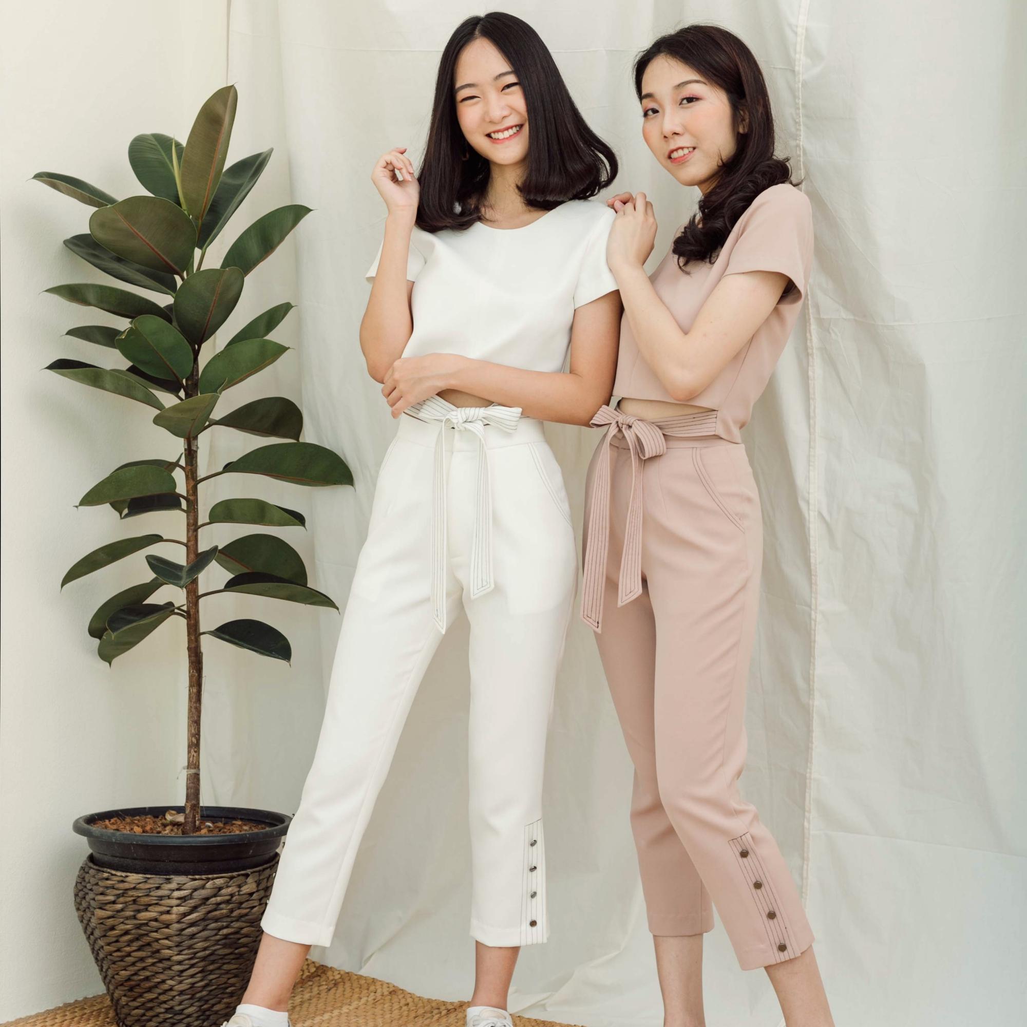 Deardarling - SHINY PANTS กางเกง 5 ส่วนแต่งกระดุม