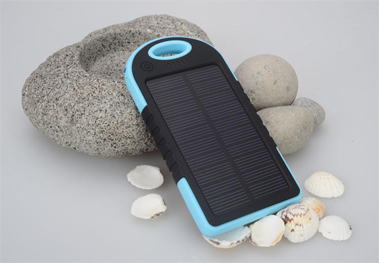 ขาย แบตสำรอง Solar Power Bank พลังงานแสงอาทิตย์ กันน้ำได้ Solar Charger ขนาด 5000 mAh(สีน้ำเงิน)