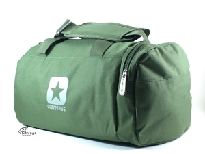 ภาพหน้าปกสินค้าCONVERSE กระเป๋าสะพายรุ่น SPORTY BAG , green , สีเขียวทหาร ที่เกี่ยวข้อง