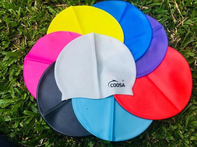 หมวกว่ายน้ำ ซิลิโคน หมวกกันน้ำ 8 สีให้เลือก Waterproof Silicone Swim Cap ป้องกันน้ำเข้าหู ผมไม่เป�   ��ยก