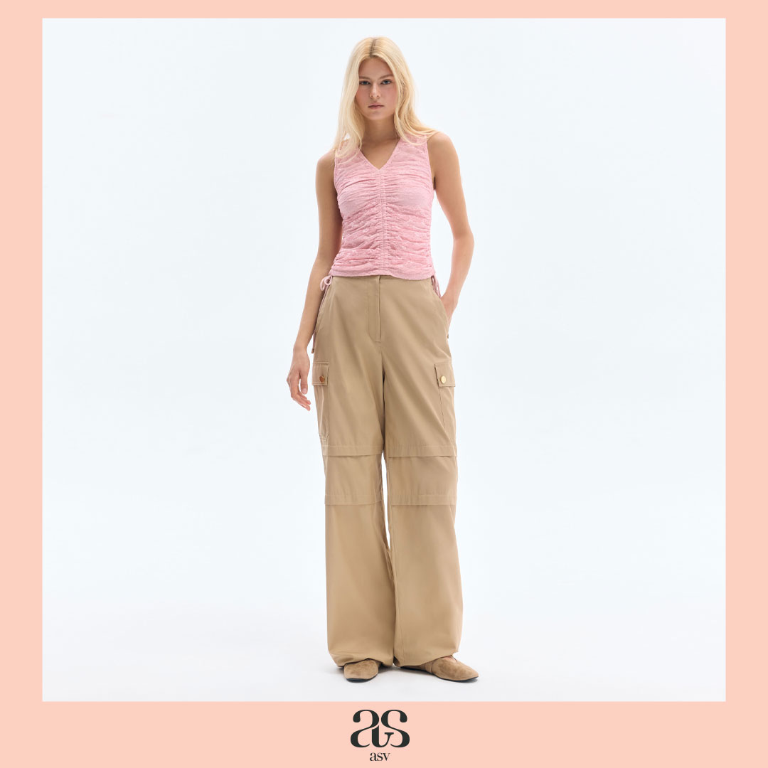 [Asv Ss26] Clara Cargo Pants, Women's Pants, Cargo Style, Side Pockets, Asv Logo Embroidered on the Back Pocket, Elastic Waist, Drawstring Detail at the End of the Leg. ราคา 6,890 บาท*ส่งฟรี