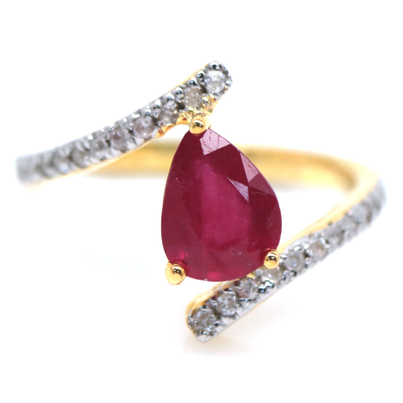 แหวนพลอยแท้ ทับทิม (Red Ruby) 7 x 9 mm. ล้อม เพทาย-ขาว เงินแท้ 925 ชุบทองคำขาว และ ทอง 18k ไซร์แหวน 8.25 ราคา 2,400 บาท*ส่งฟรี