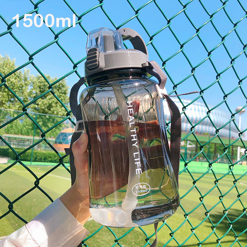 ขวดน้ำดื่มด้วยฟาง 2L ขวดน้ำป้องกันการรั่ว/ขวดน้ำกลางแจ้งความจุขนาดใหญ่กีฬาเหยือกน้ำที่มีการจัดการ