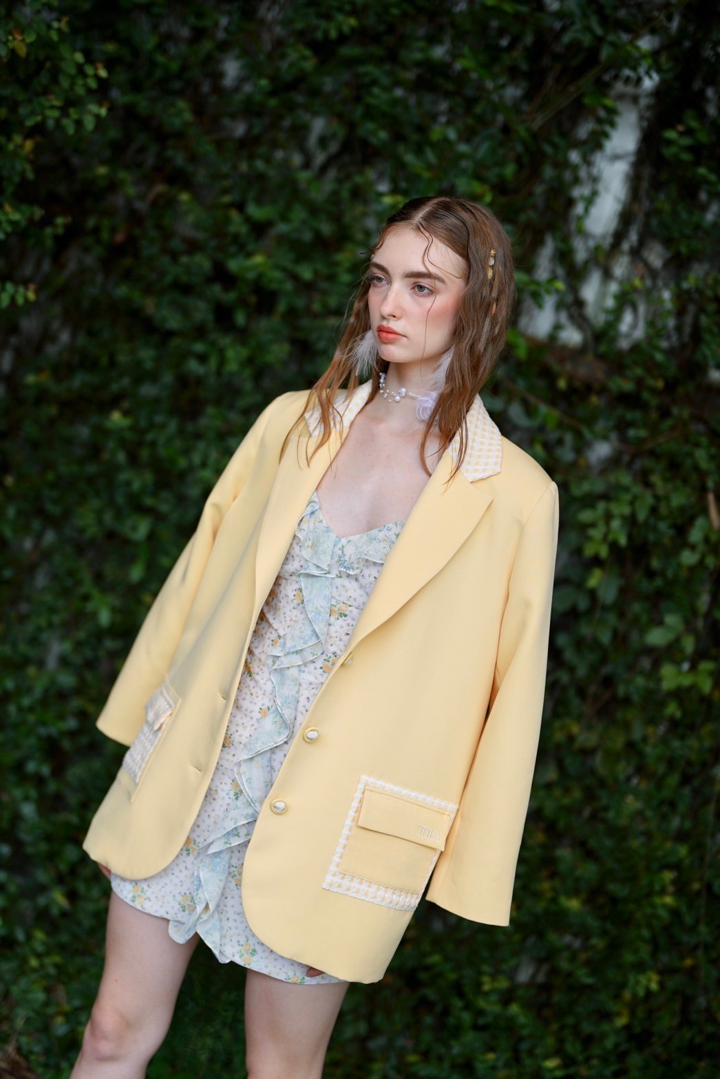 BZ001YEHL23_Thea by Thara เสื้อ Blazer สีเหลือง แต่งกระเป๋า ราคา 12,900 บาท*ส่งฟรี