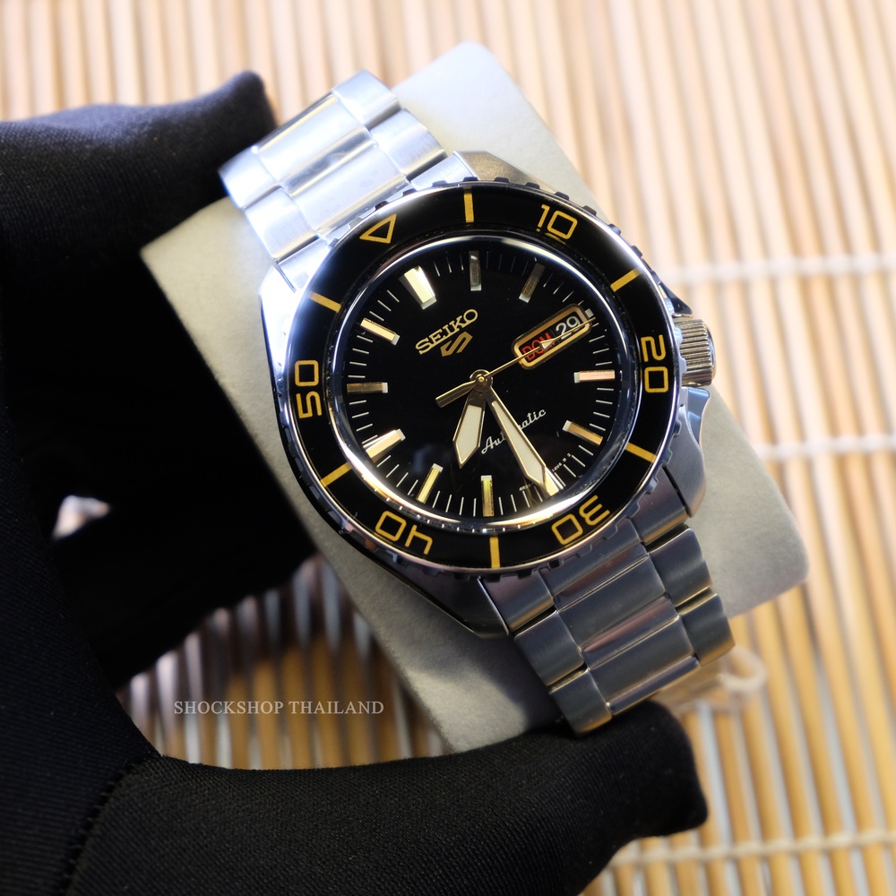 นาฬิกาข้อมือ SEIKO 5 SPORTS SNZH5 redesigned รุ่น SRPK99K ราคา 15,300 บาท*ส่งฟรี