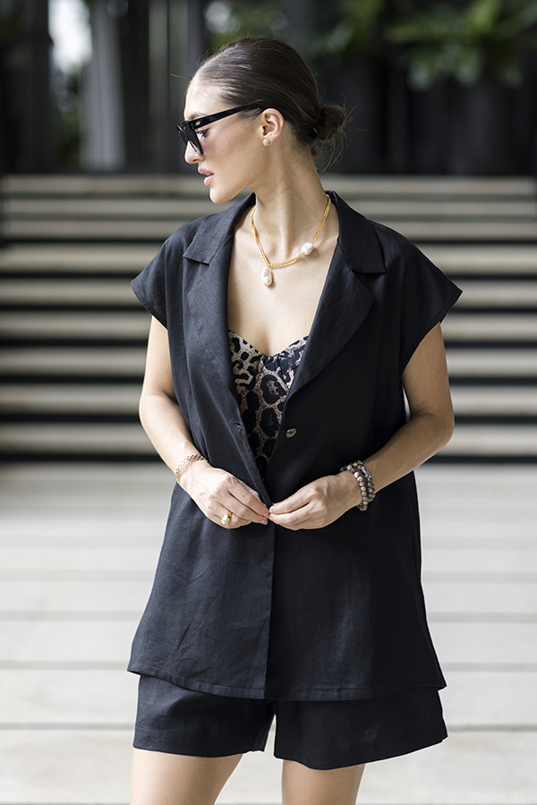 Leonie Classic Blazer Jacket, Short Sleeves, Made from Pure Linen from the Monpanama Luxury Craftsmanship Brand. ราคา 6,800 บาท*ส่งฟรี