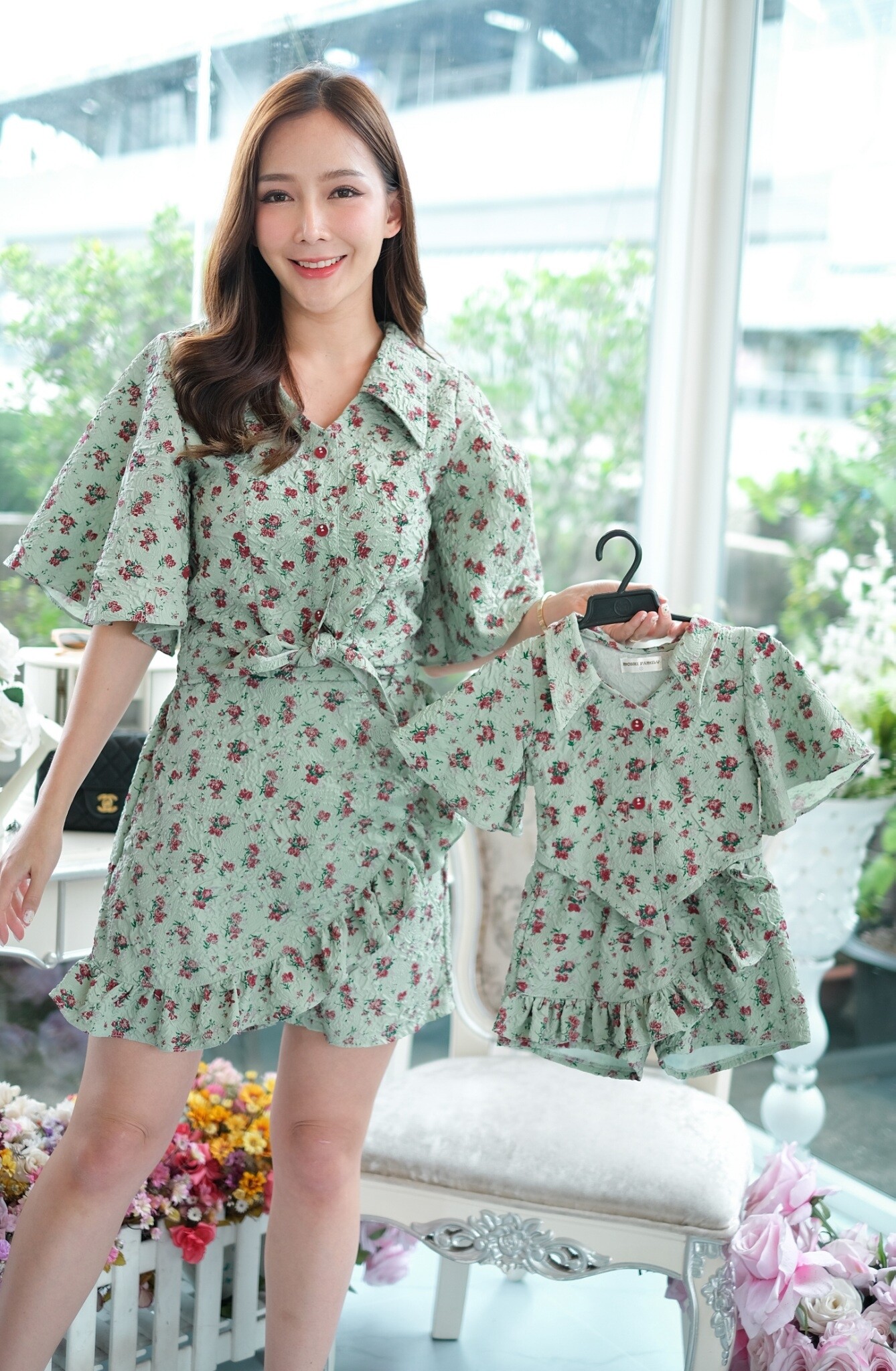 ชุดครอบครัว Butterfly ชุดเสื้อปีกผีเสื้อ + กางเกงกระโปรงระบายเก๋ๆ ผ้าญี่ปุ่นลายนูนสามมิติ ใส่สบาย เหมาะใส่ไปเที่ยว ไปคาเฟ่ ก็เริ่ดค่า ราคา 450 บาท*ส่งฟรี