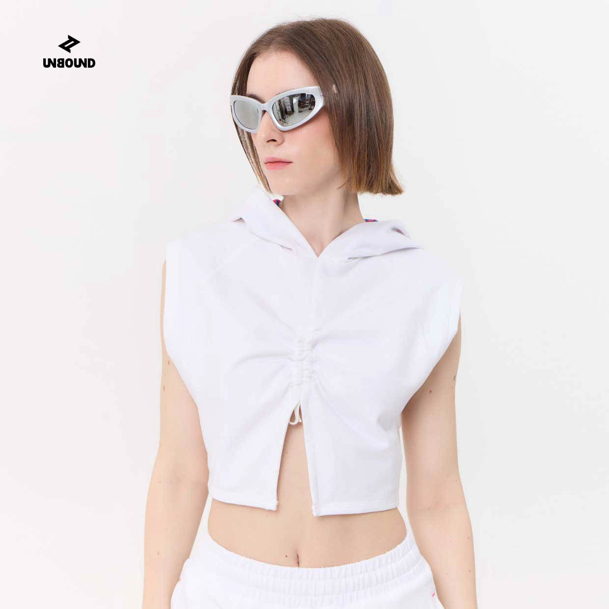 UNBOUND Andromeda sleevless cropped hoodie > White เสื้อครอปมีฮู๊ดสีขาว ราคา 1,161 บาท*ส่งฟรี