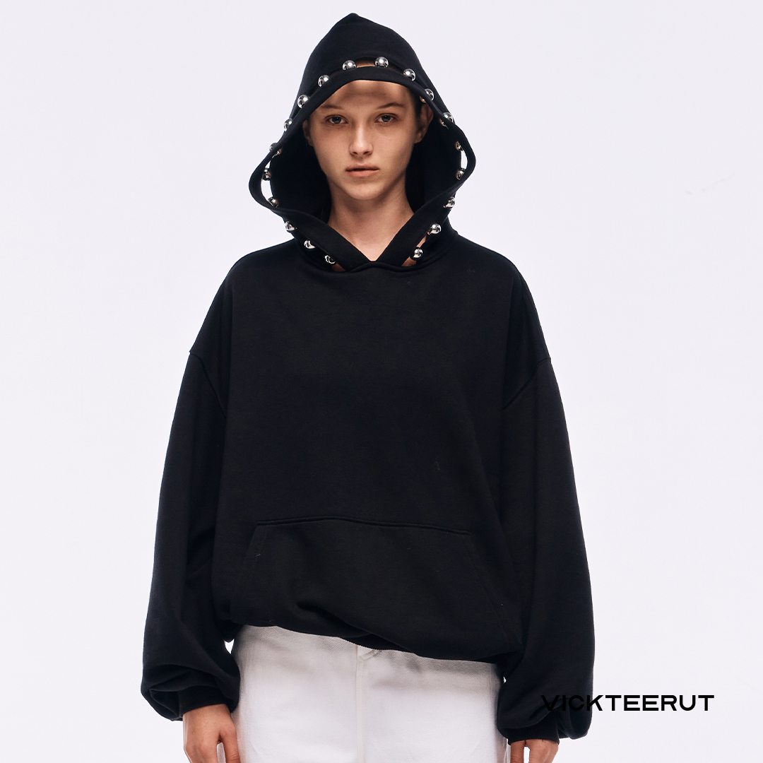 Vickteerut (Regular Price 8,880 -.) Long Sleeve Hoodie with Metallic Bead Detail Long Sleeve Hoodie Decorated with Metallic Beads. ราคา 3,552 บาท*ส่งฟรี