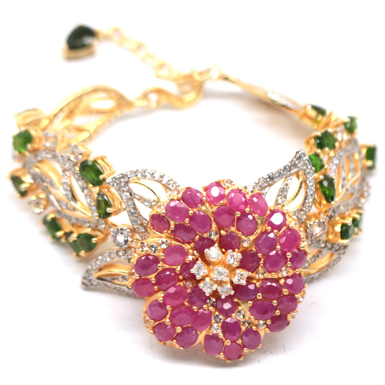 Flower Bracelet Genuine Pink Ruby (Ruby) Gemstones Decorated with Chrome Diopside and Zircon. the Body Is Made of 925 Sterling Silver, Plated with 18K Gold, and Features an Elegant Design. ราคา 33,000 บาท*ส่งฟรี