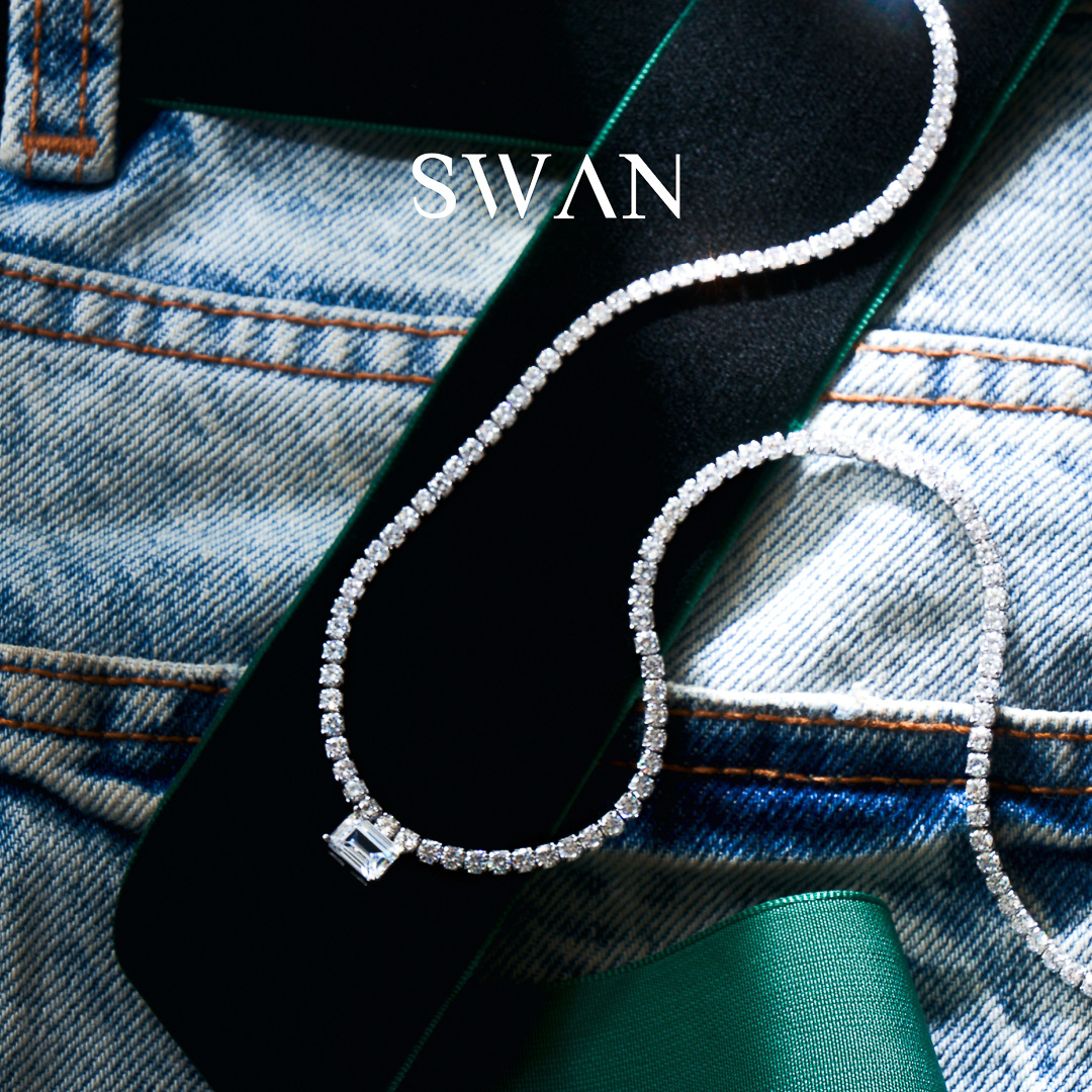 SWAN - Hollywood Glam Emerald Necklace สร้อยคอเงินแท้ ฝังเพชรคิวบิวเซอร์โคเนียรอบเส้น ประดับด้วยเพชรทรงเอเมอรัลเสริมความน่าหลงใหล ราคา 3,690 บาท*ส่งฟรี
