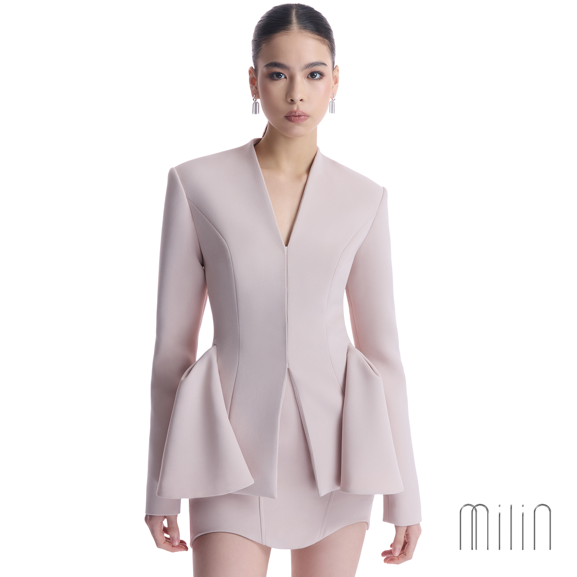 [MILIN] Voluminous pleated detailing long sleeve peplum Blazer เสื้อเบลเซอร์แขนยาวดีเทลจับจีบช่วงเอว / Palazzo Blazer 49 ราคา 14,042 บาท*ส่งฟรี
