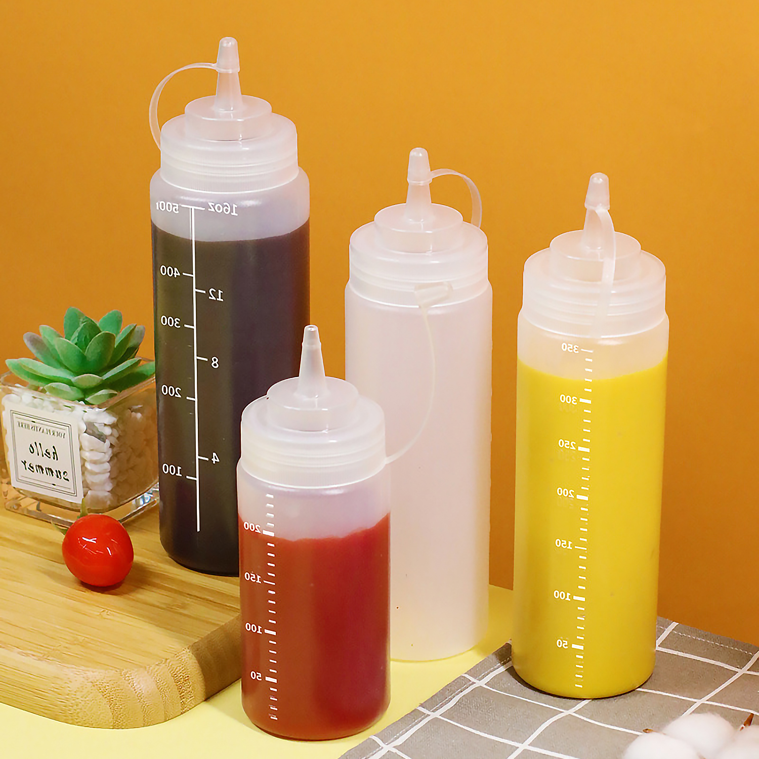 SB ขวดใส่ซอส ปลายขวดเเหลม มีจุกปิดเเน่นไม่หกเลอะเทอะ มี6ขนาดให้เลือก 250ml-900ml ราคา 10 บาท*ส่งฟรี