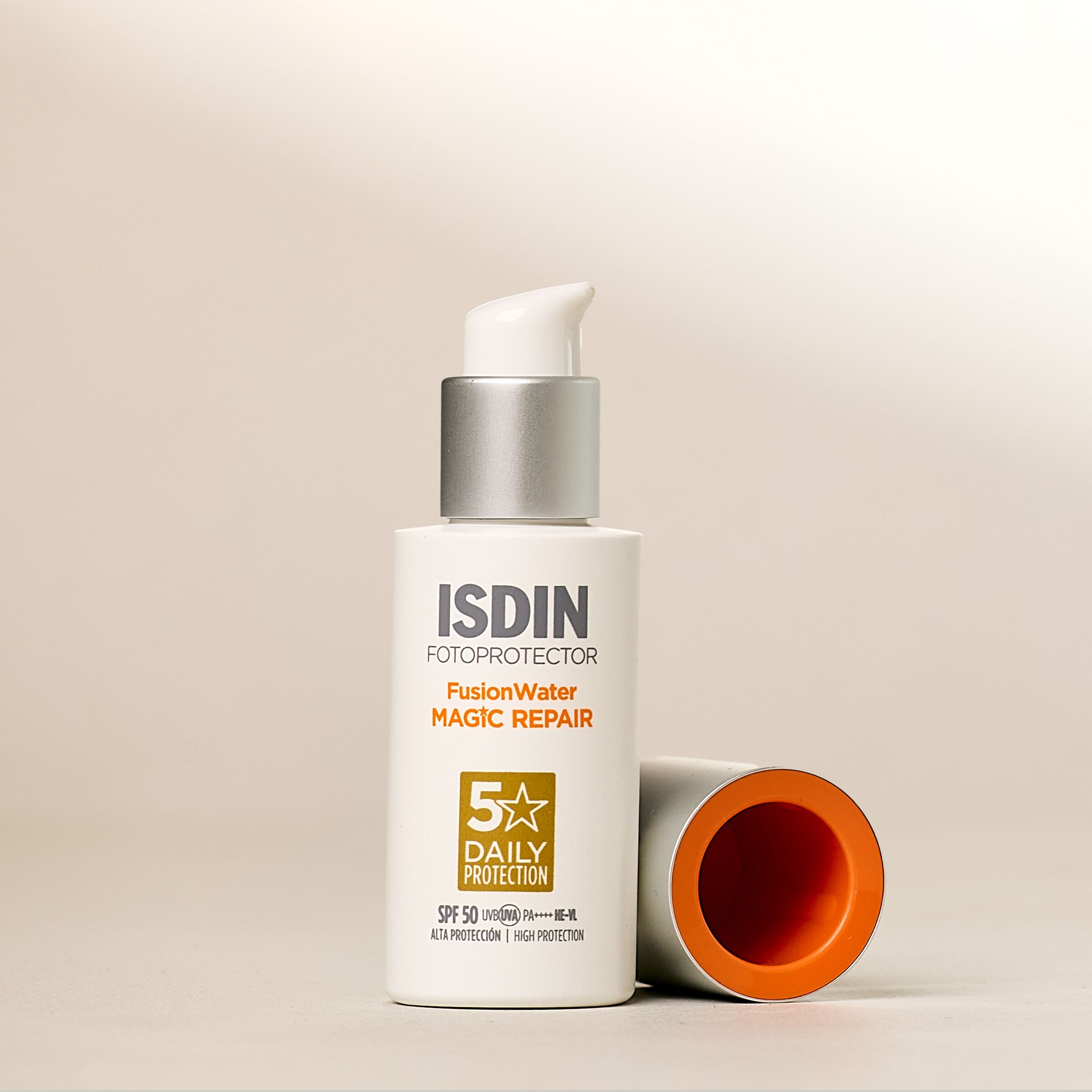 เซรั่มบำรุงผิวหน้า เอสเซนส์สูตรเข้มข้น ISDIN FUSION WATER MAGIC REPAIR SPF50 50ML กันแดดเซรั่มริ้วรอยสูตรใหม่ เพิ่มประสิทธิภาพกันแดดให้ดีขึ้น