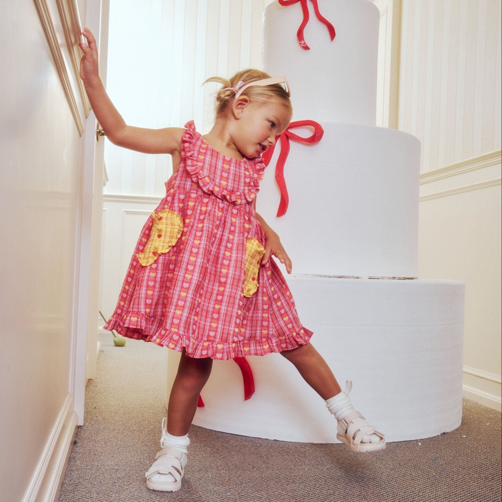 lookbookpetite parfait dress strawberry shortcake เดรสเด็ก แขนกุด สีชมพู ราคา 950 บาท*ส่งฟรี