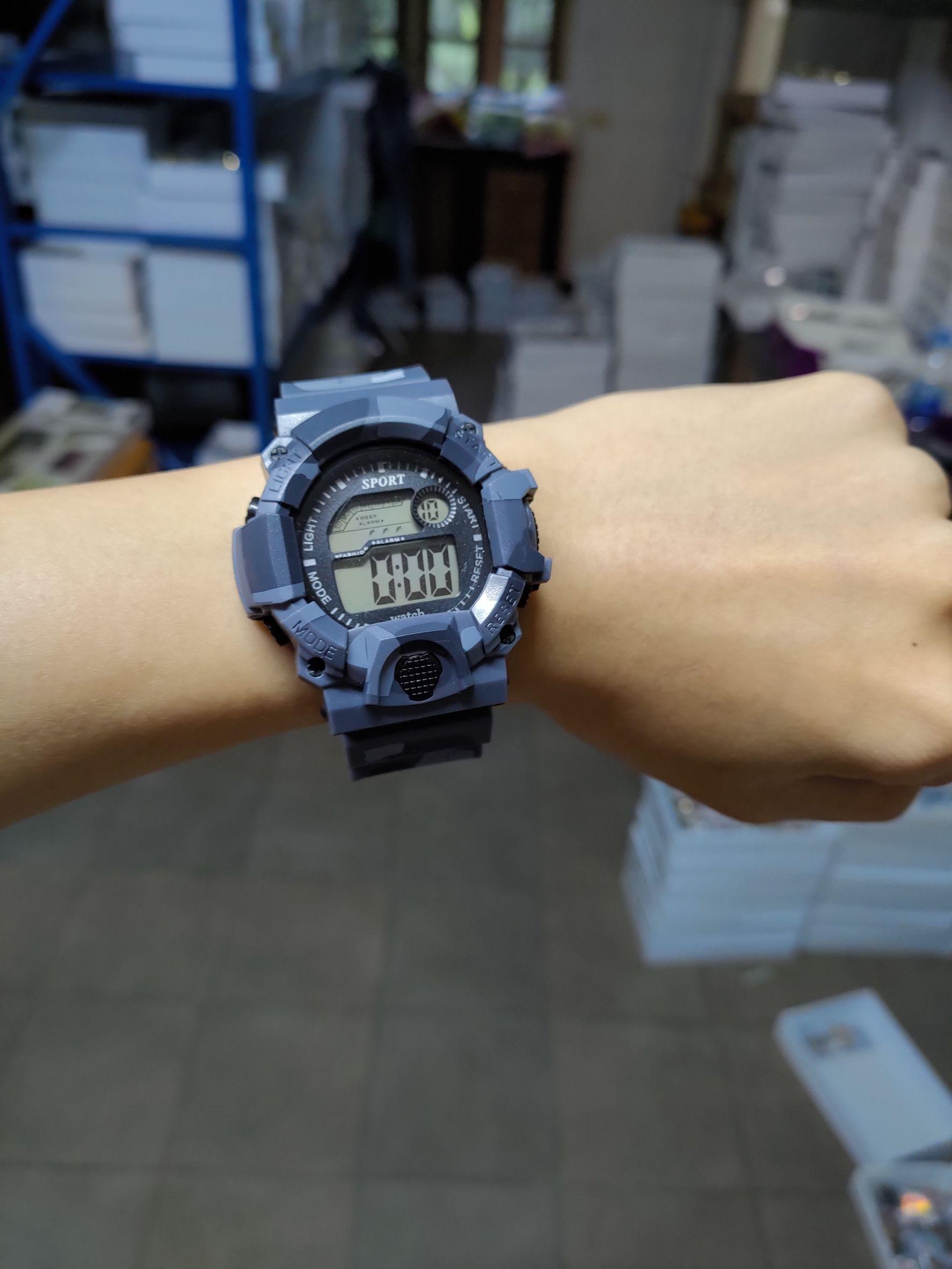 มุมมองเพิ่มเติมของสินค้า นาฬิกาข้อมือผู้หญิงและผู้ชายสไตล์สปอร์ต SK-1101 สายยาง ระบบ Digital (ลายพรางทหาร)