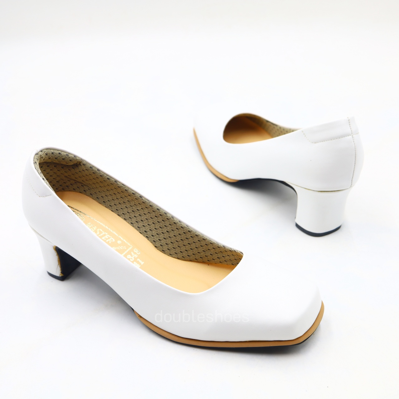 Master (18348) Nursing Shoes, Cut-Toe, Raw Rubber Sole, 2" Thick Heel, White, Size 41-50. ราคา 359 บาท*ส่งฟรี