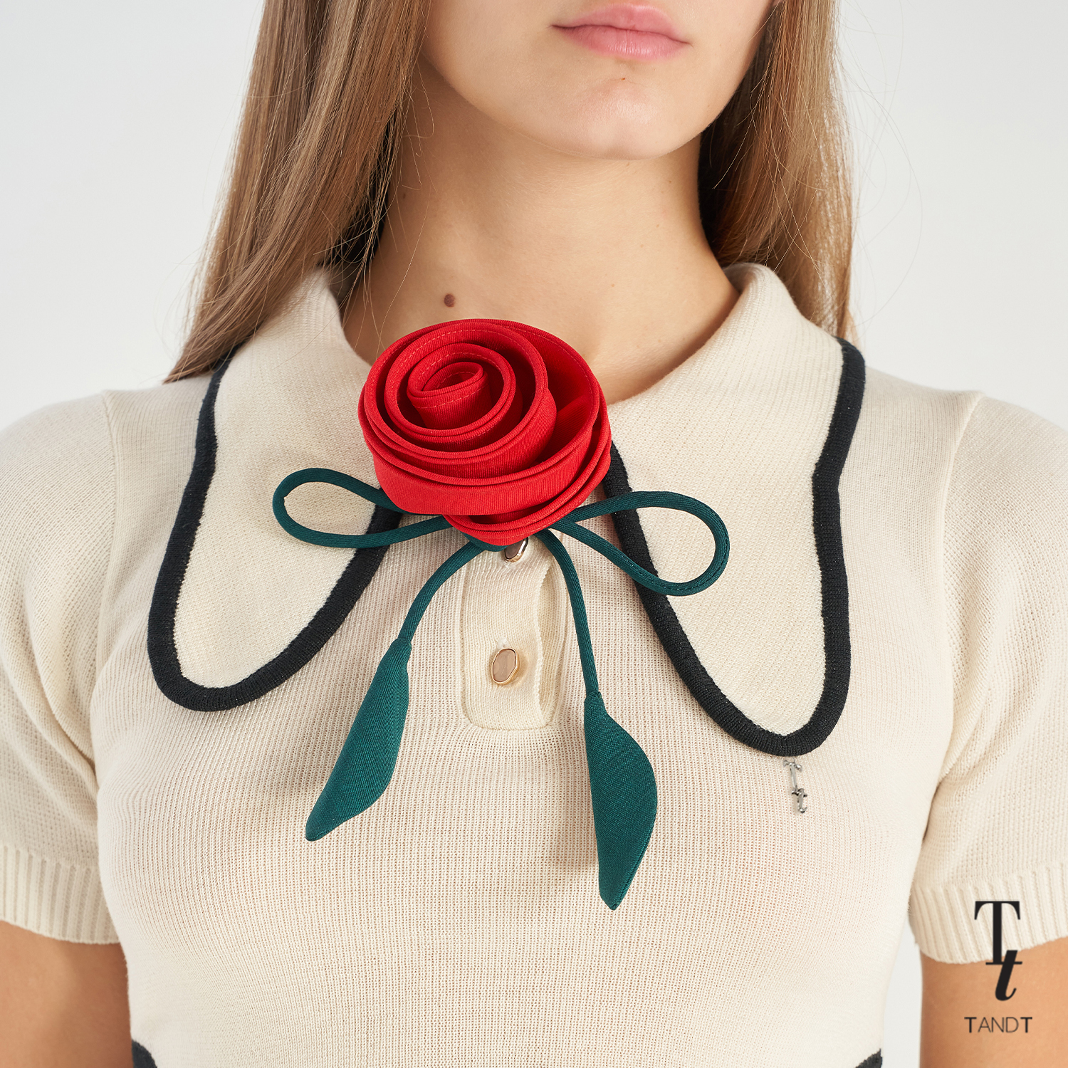 TandT - ROSEN TIE - ROSE HAND-CRAFTED PIN AND TIE ไทด์ดอกกุหลาบ ปลายสายเป็นเส้นใบไม้ สำหรับผูกตกแต่งคล้องคอและกลัดตกแต่งเสื้อผ้า ราคา 2,850 บาท*ส่งฟรี