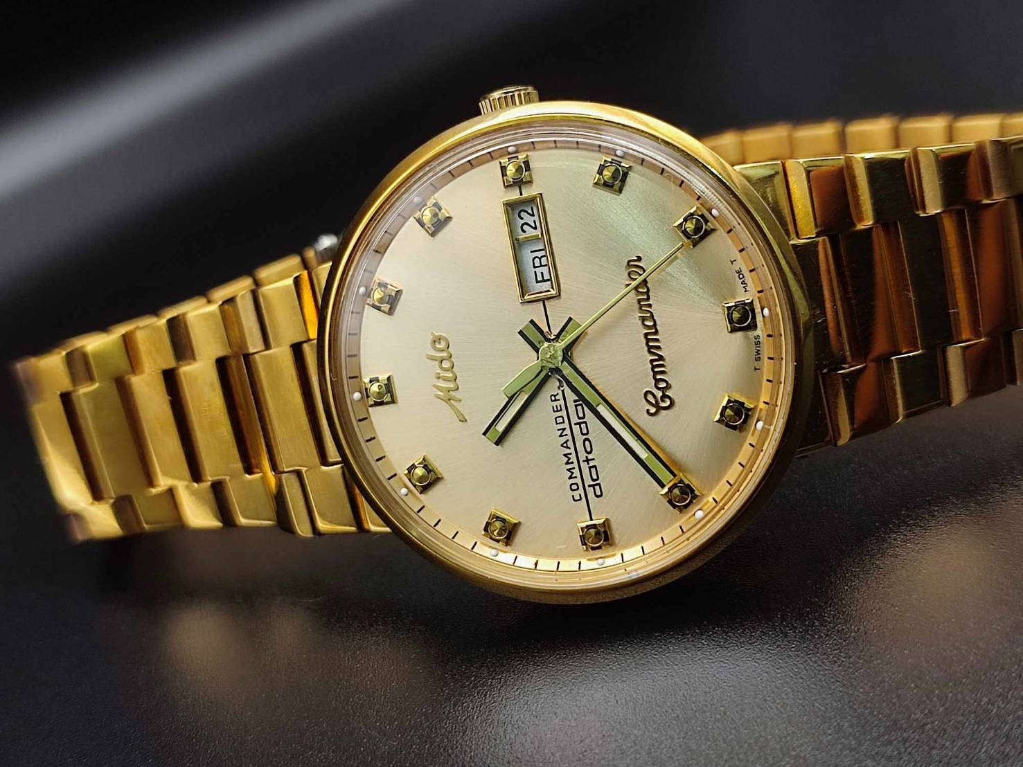 "นาฬิกา มิโด้ รุ่น commander 1979สีทองสายสแตนเลสแท้ งานวินเทจสวยๆระบบออโตเมติค ขนาด 38มม *รับประกันภาพถ่ายจากสินค้าจริง*" ราคา 3,350 บาท*ส่งฟรี