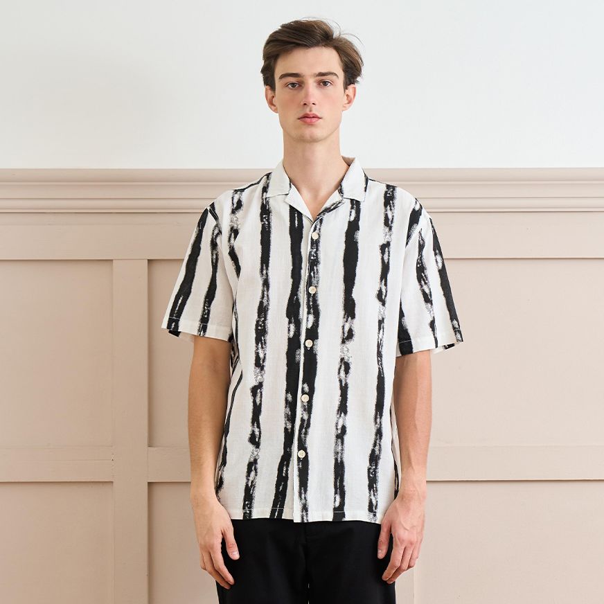 OASIS Hawaiian shirt, men's shirt, short sleeves, Songkran shirt, cotton fabric mixed with rayon MWSOH-4749-L, beige, khaki, white ราคา 779 บาท*ส่งฟรี