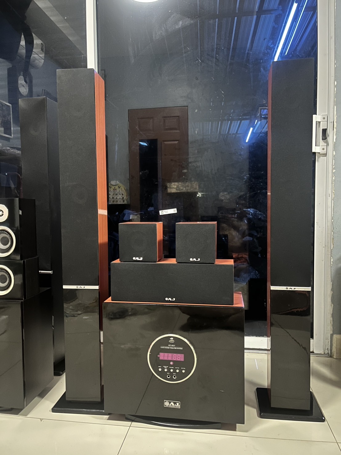 แอมป์ขยายเสียง AJ โฮมเธียเตอร์ พรเอกตัวจริงช่องเสียบลำโพง 5 ตัว ระบบเสียง 5.1 แชนแนล ช่องต่อไมโครโฟน 2 ช่อง แอมป์ขยายเสียงขนาดใหญ่ Amplifier แอมขยายเสียง5,000 วัตต์ ปรีแอมป์บ้าน เครื่องขยายแอมป์ 5.1 (แถมสายลำโพง 5 เส้น+ลำโพง 3 ตัวพร้อมฟัง) ราคา 1,390 บาท*ส่งฟรี