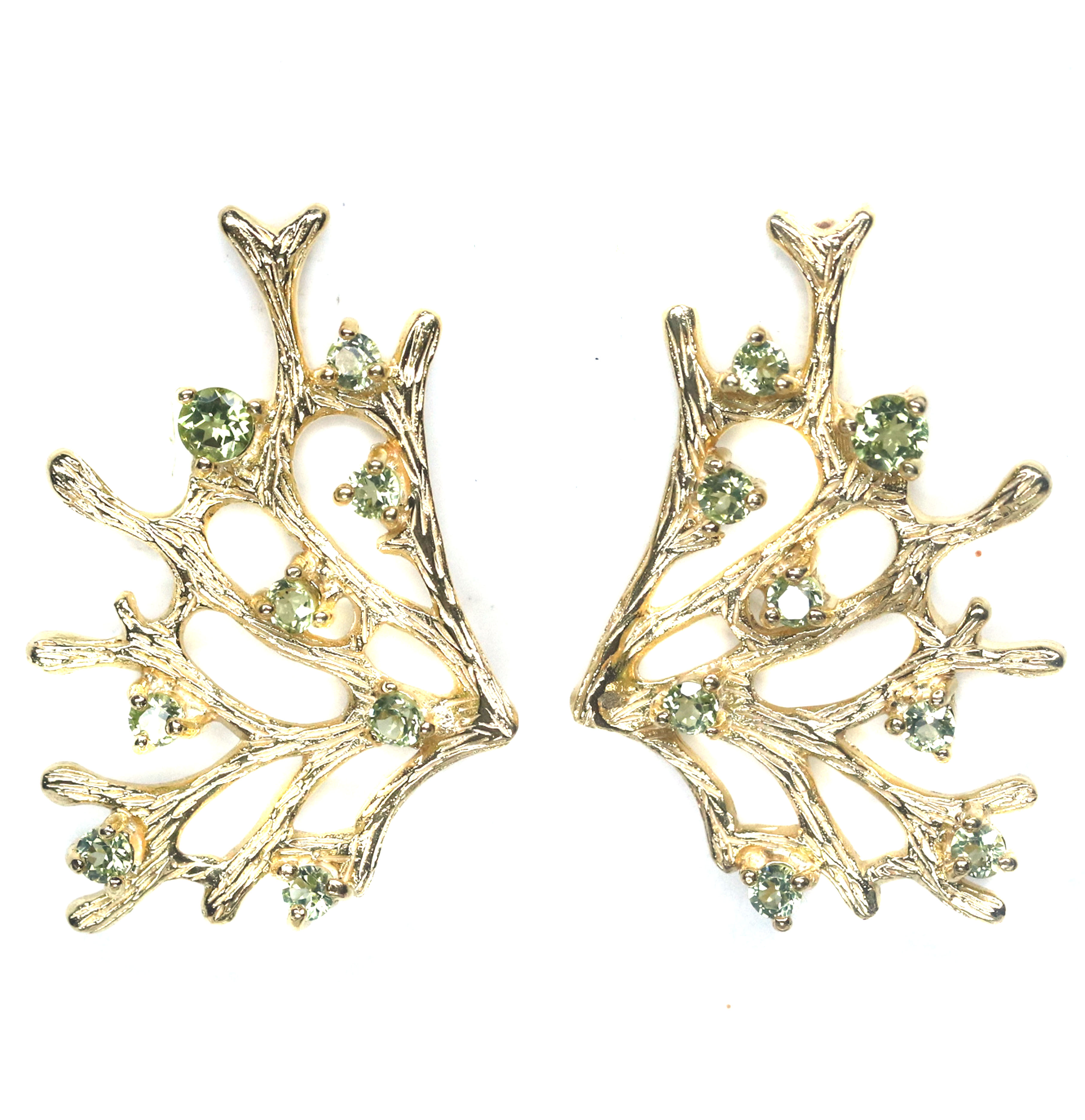 ต่างหูพลอยแท้ เพอริดอท (Peridot) เงินแท้ 925 ชุบทอง 18k ราคา 2,400 บาท*ส่งฟรี