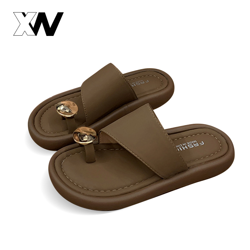 Xwshop is new and ready to ship. fashion sandals with chic finger design, decorated with golden crystal, which is a good price, this model should not miss. ราคา 92 บาท*ส่งฟรี
