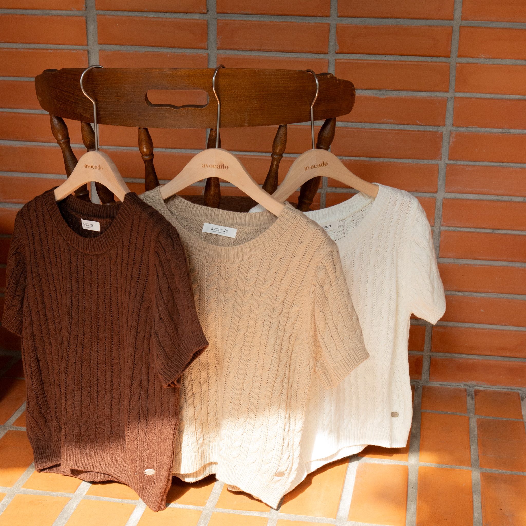 Avocado เสื้อยืด เสื้อไหมพรม เสื้อแขนสั้น รุ่น avo duffy knit tops (avocado.simplewear) ราคา 445 บาท*ส่งฟรี