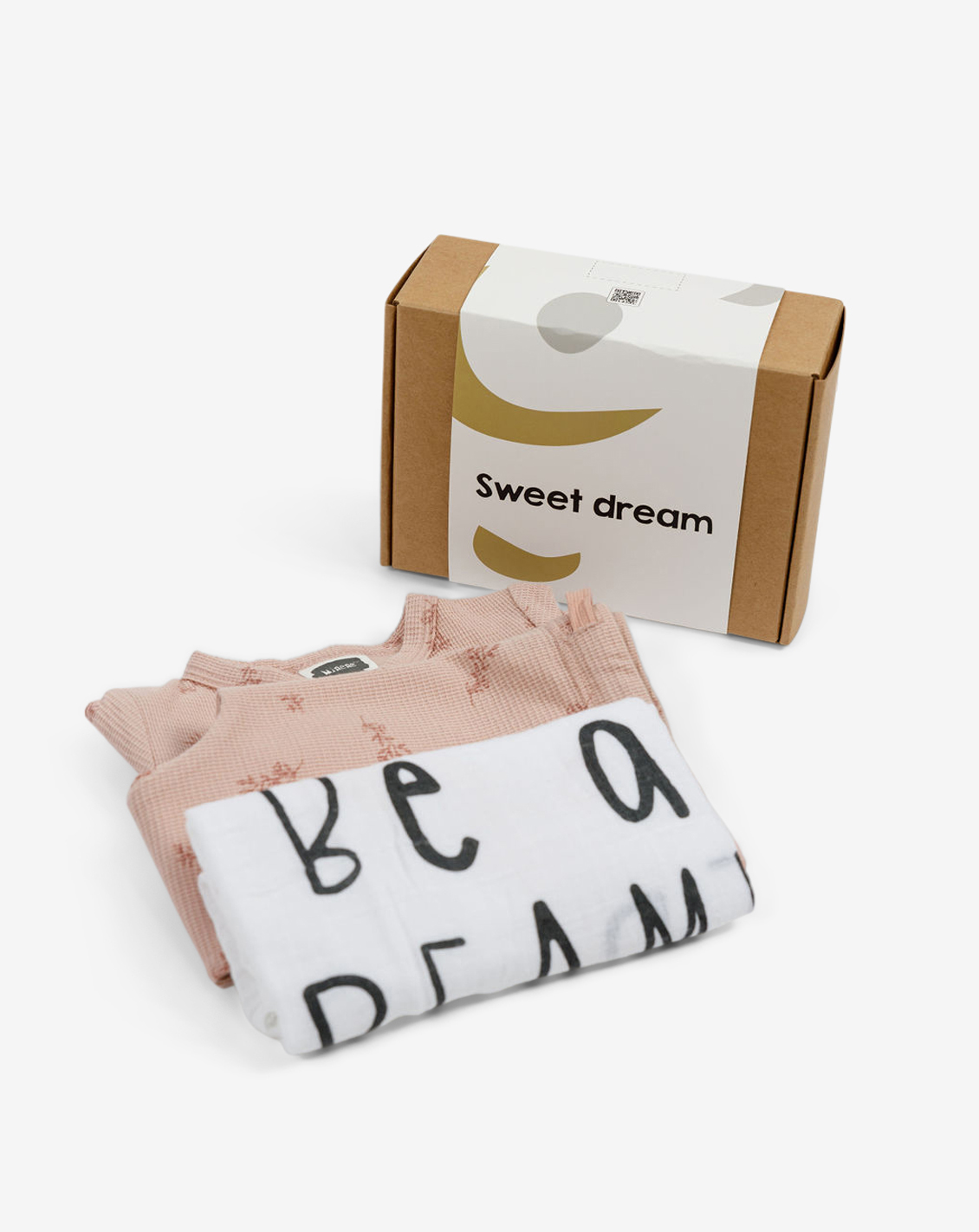 Minene Newborn Gift Set - Love Me เซตกล่องของขวัญเยี่ยมคลอดสุดชิค ราคา 1,790 บาท*ส่งฟรี