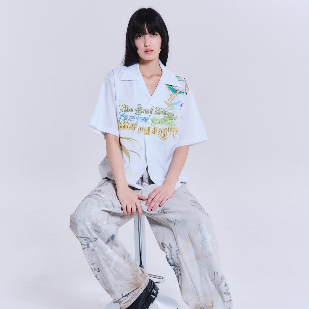 [Tohns] Earth Element Hawaii Shirt เสื้อเชิ้ตแขนสั้นทรงฮาวาย ดีไซน์ลายกราฟิกแนวธรรมชาติ สื่อถึงพลังแห่งธาตุดิน โทนสีเอิร์ธโทนและลายพิมพ์ละเอียด สะท้อนพลังมั่นคง เท่ ราคา 3,650 บาท*ส่งฟรี