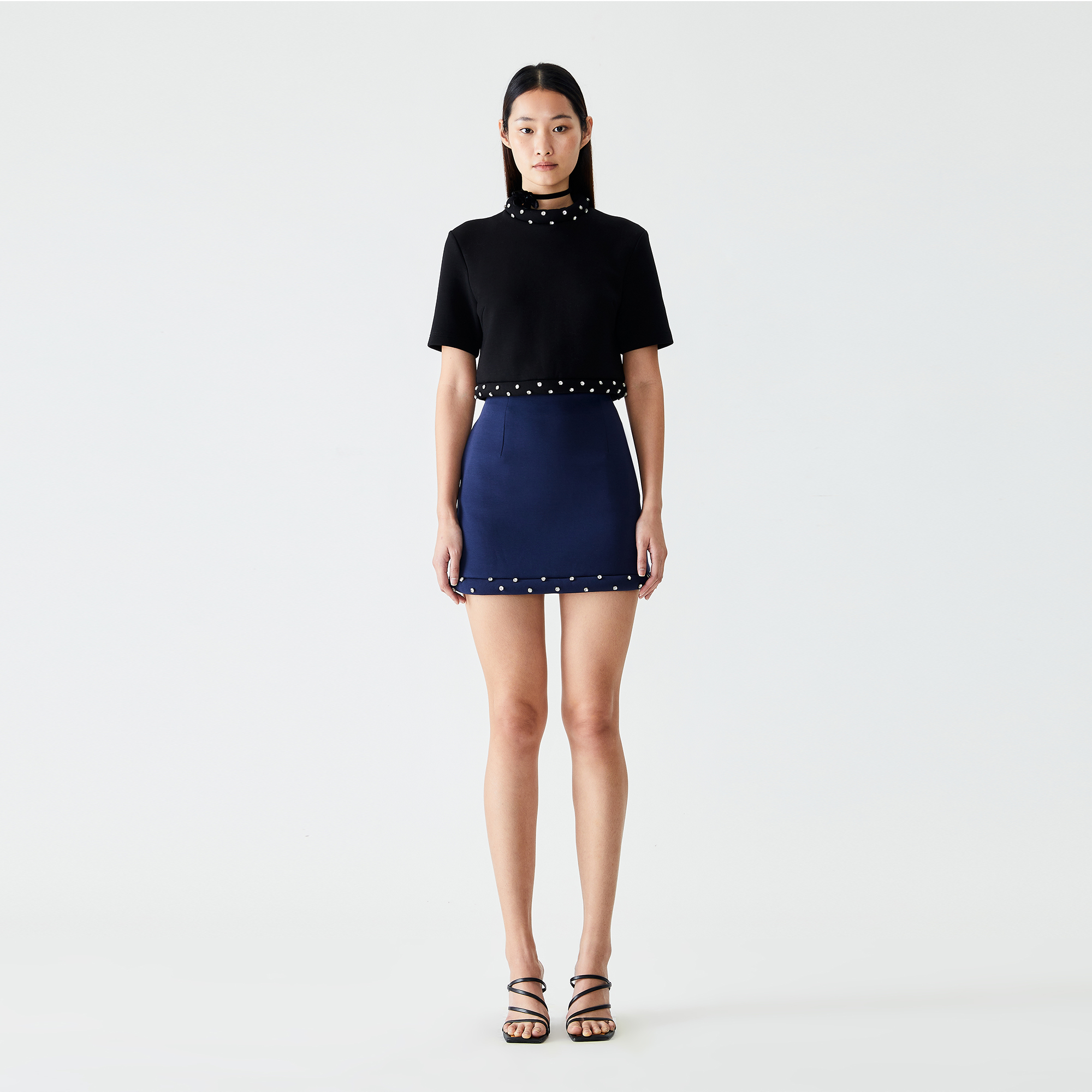 [DISAYA] - Crystal-embellished Mini Skirt กระโปรงสั้นดีเทลคริสตัล ราคา 3,525 บาท*ส่งฟรี