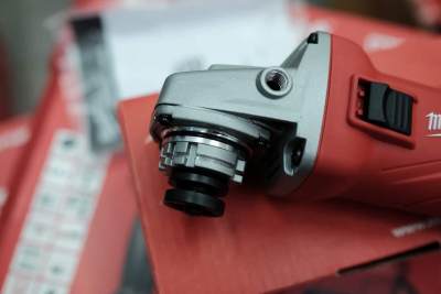 ลูกหมู เครื่องเจียร์ Milwaukee 4  1000W AG10-100