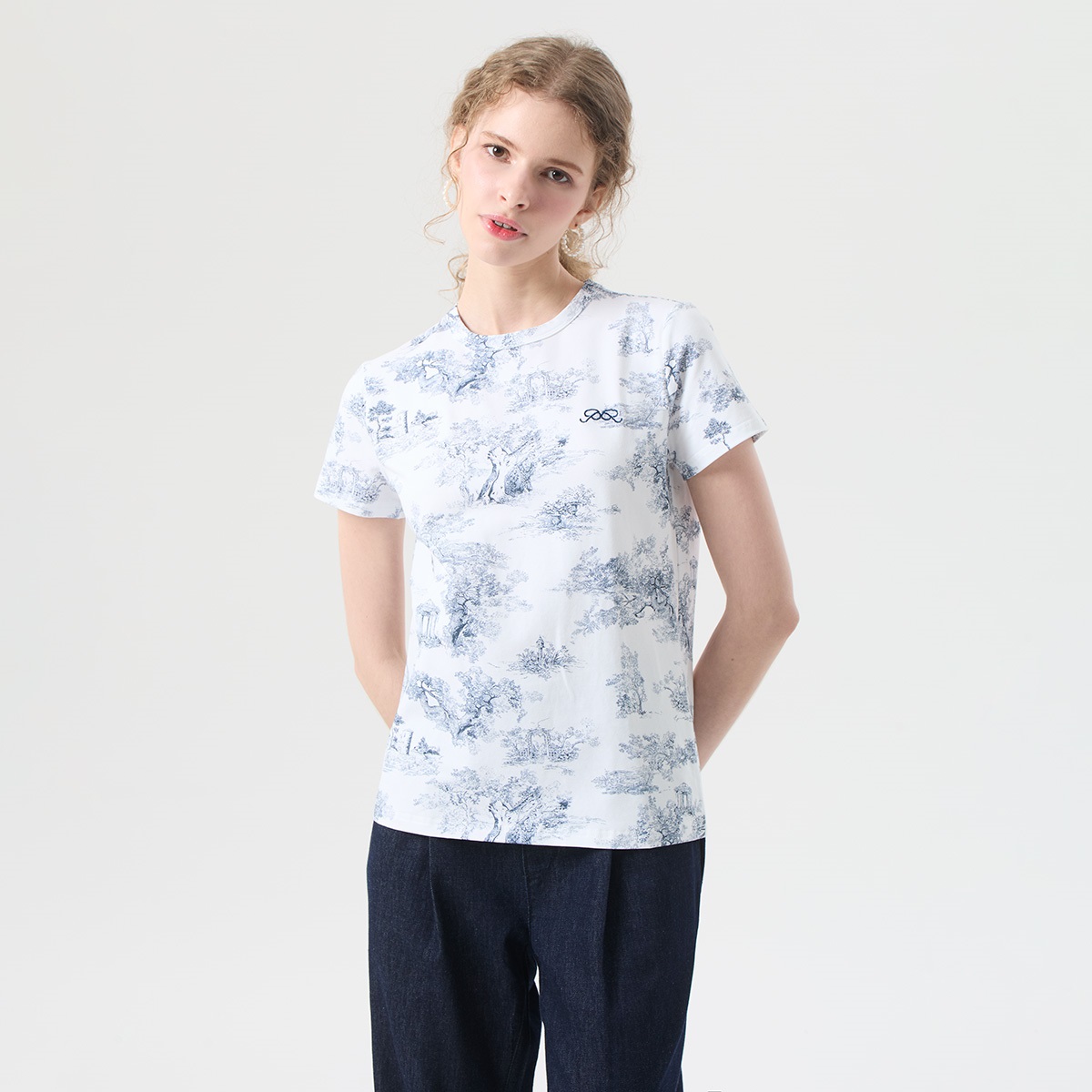 EP เสื้อทีเชิ้ต ลายดอกไม้ ผู้หญิง สีขาว | All-Over Print T-Shirt | 05042 ราคา 767 บาท*ส่งฟรี