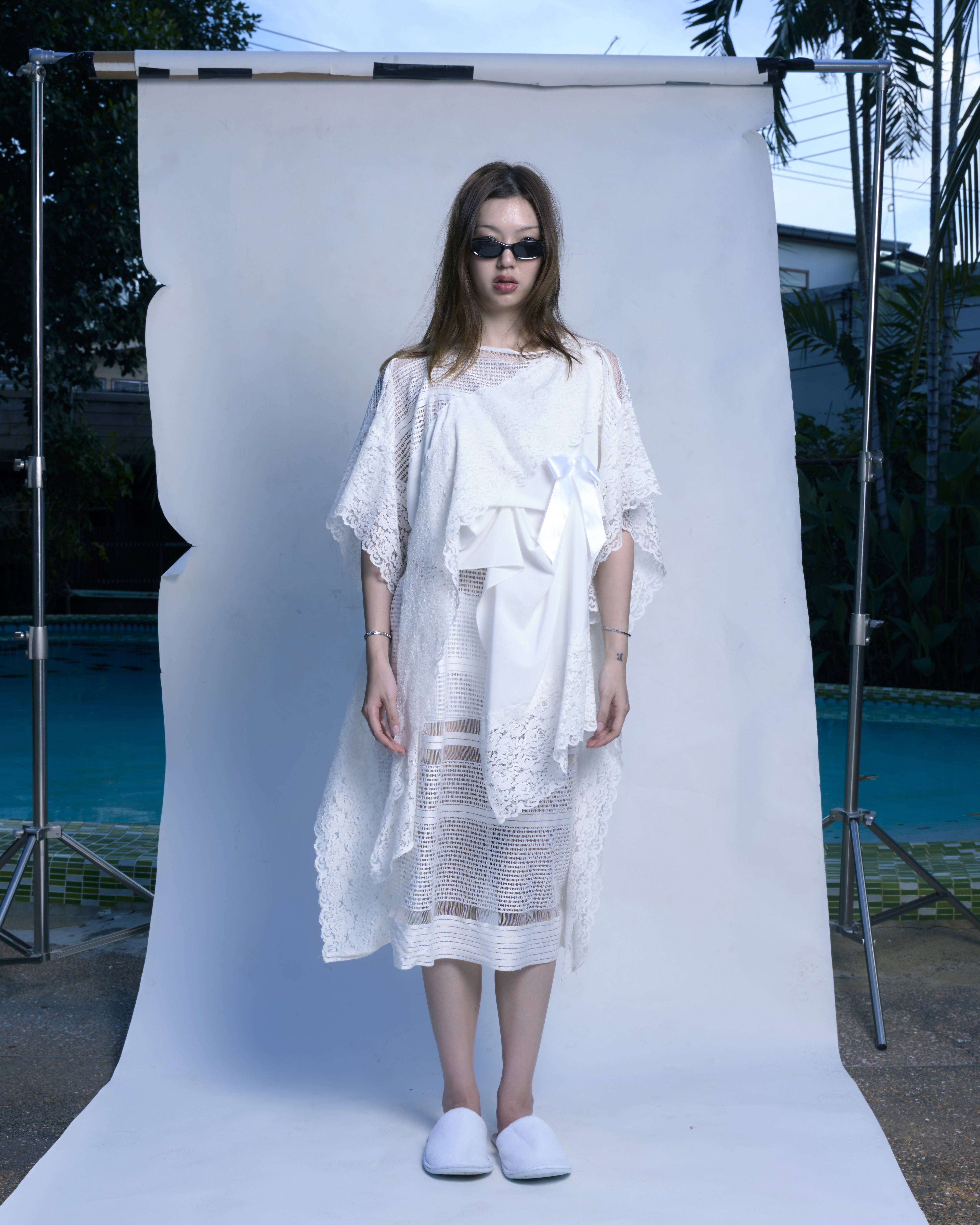Rotsaniyom White Lace Kaftan Dress with Bow detail ราคา 5,998 บาท*ส่งฟรี