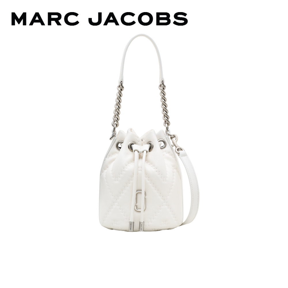 MARC JACOBS THE QUILTED LEATHER J MARC BUCKET BAG FA23 2F3HCR045H01 กระเป๋าสะพาย - ยี่ห้อ Marc Jacobs ราคา 12,900 บาท*ส่งฟรี