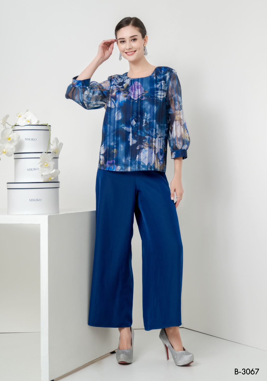 เสื้อเชิ้ตผู้หญิง เสื้อทำงานแฟชั่นเรียบหรู MIKIKO Blouse Mi-B3067 Burnout แขนยาว Igpu25-12 ราคา 3,289 บาท*ส่งฟรี