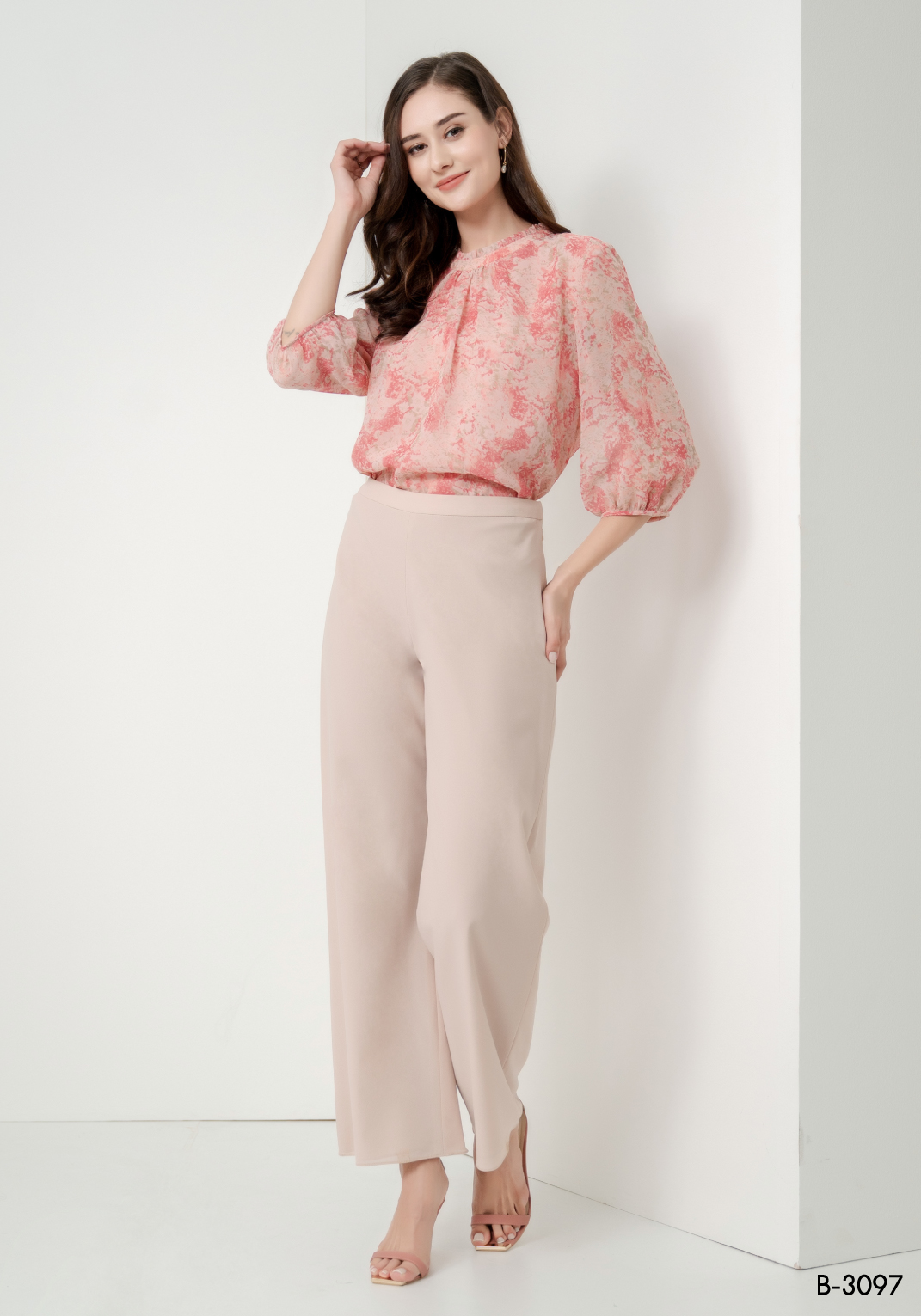 เสื้อเชิ้ตผู้หญิง เสื้อทำงานแฟชั่นเรียบหรู MIKIKO Blouse Mi-B3097 ผ้าชีฟองพิมพ์ลายแขนยาว Igpu25-12 ราคา 3,272 บาท*ส่งฟรี