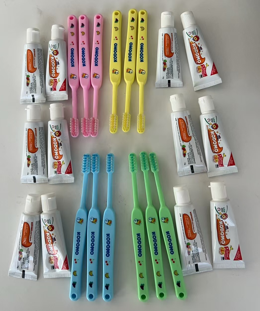 ชุดแปรงฟันพกพาสำหรับเด็ก KODOMO soft%slim 8แถม4