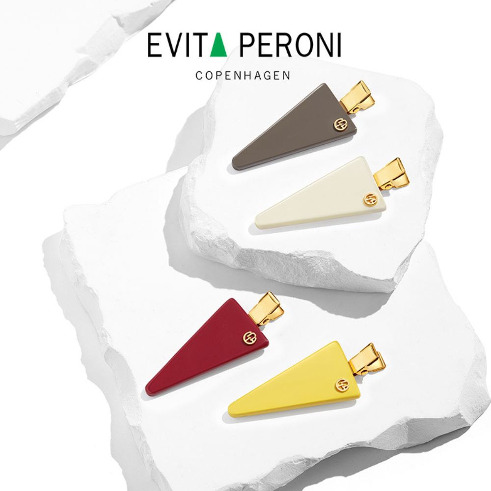Evita Peroni Helen Dopamine Triangular Pelican Hair Clip ราคา 950 บาท*ส่งฟรี