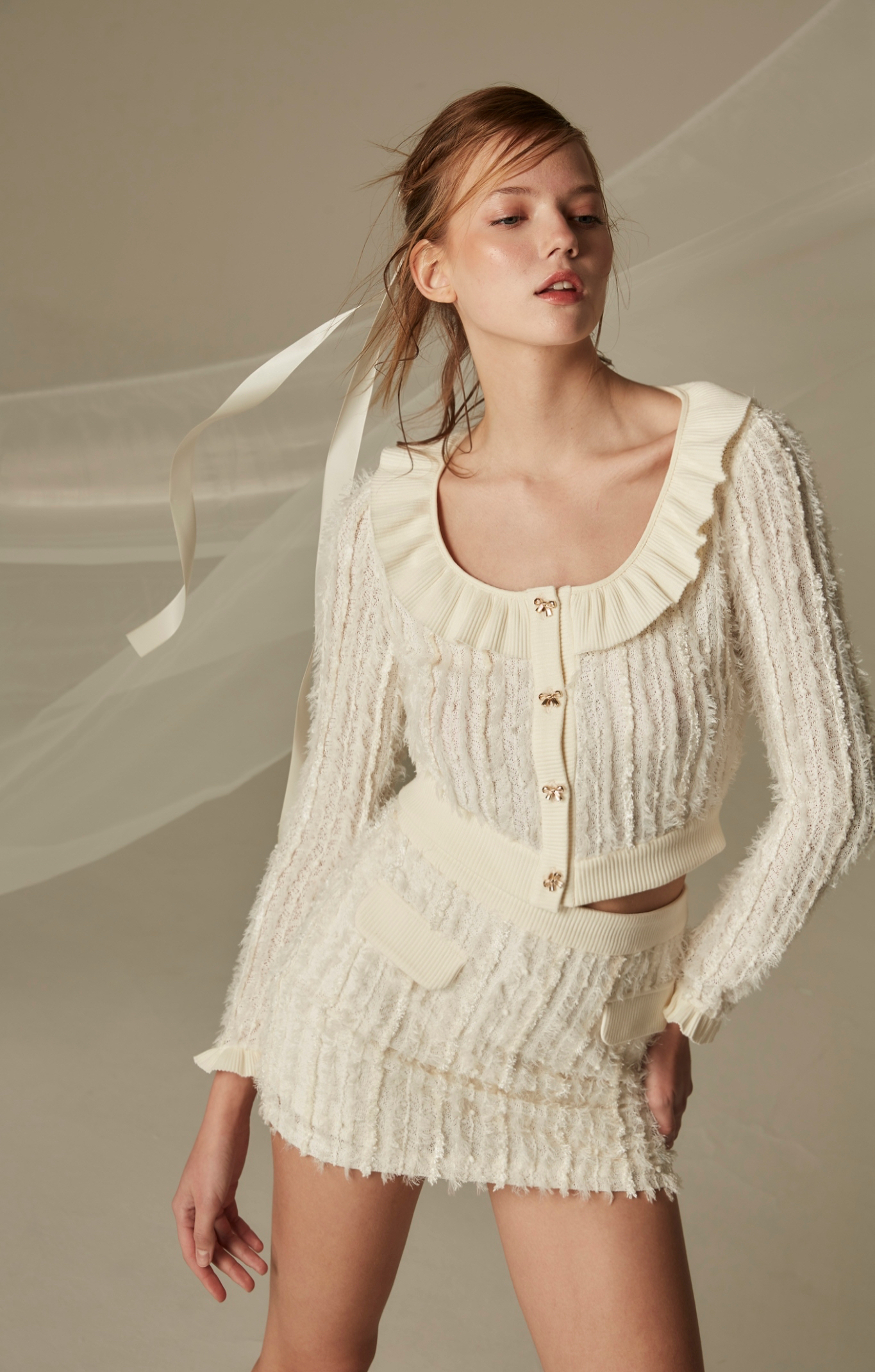 Bl028Crhl24 Merit_Jersey Texture Blouse, Stretchy Clothing, Texture, Ruffled Neckline, Decorated with Front Buttons, Very Cute. ราคา 6,055 บาท*ส่งฟรี