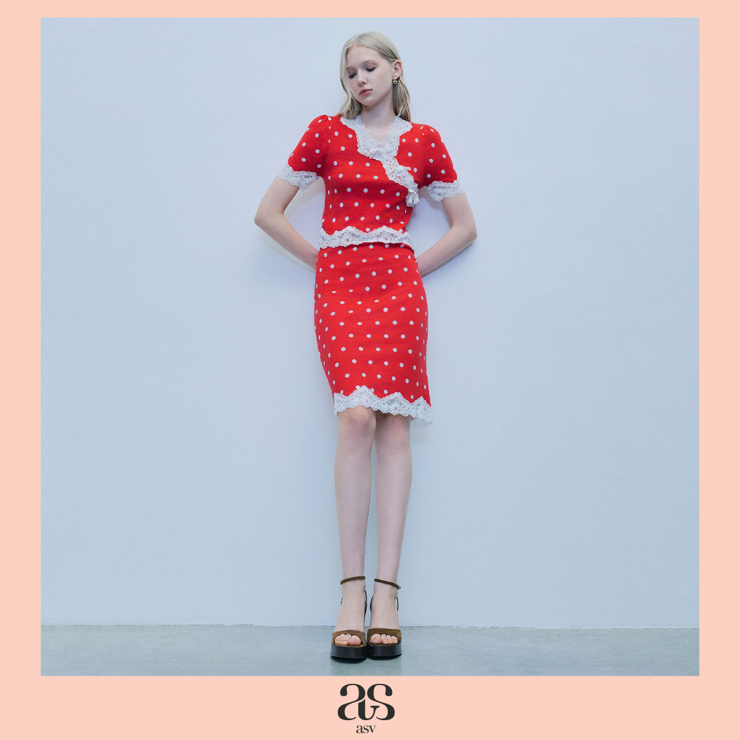 [Asv Rs26] Felicity Polka-Dot Knitted Skirt Women's Skirt Knitted Fabric with Polka Dots, Tapered Shape, Elastic Waist, Lace Trim on the Hem, Buttons at the Back of the Neck. ราคา 3,493 บาท*ส่งฟรี