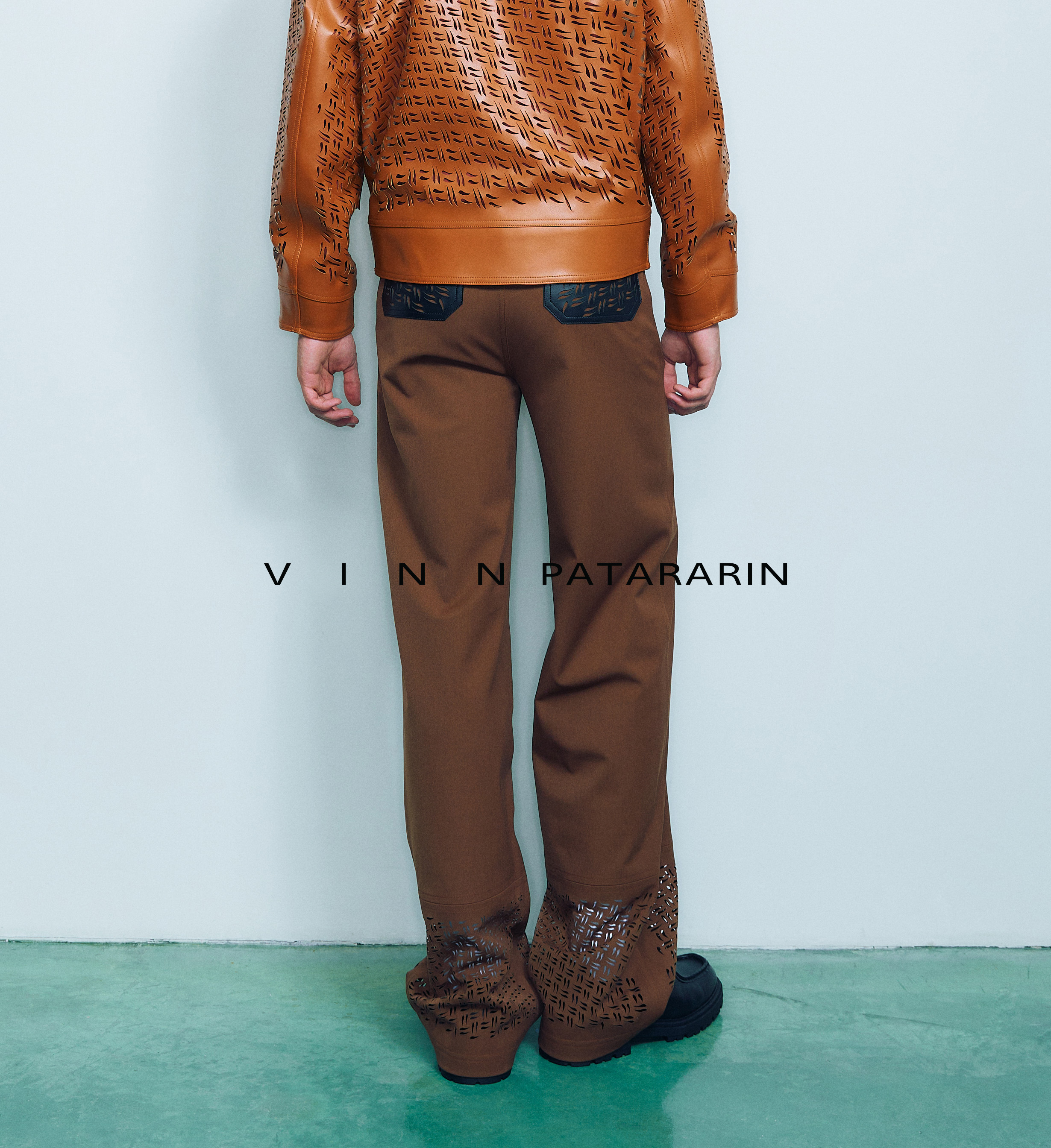 VINN PATARARIN - LP cut out pants chocolate brown - กางเกงขายาว ดีเทลกระเป๋าหนัง และเลเซอร์คัทปลายขา ราคา 17,950 บาท*ส่งฟรี